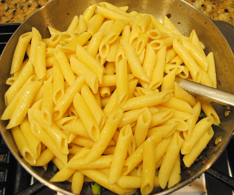 Spicy Penne with Broccoli and Garlic - Ingredient - Saute Pasta | Recipe Treasure | gator3130.temp.domains/~recipetr