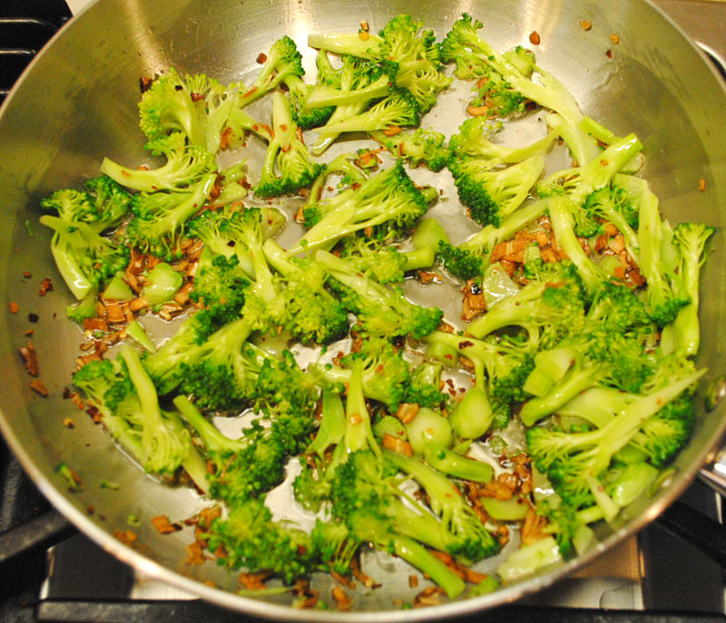 Spicy Penne with Broccoli and Garlic - Ingredient - Saute | Recipe Treasure | gator3130.temp.domains/~recipetr