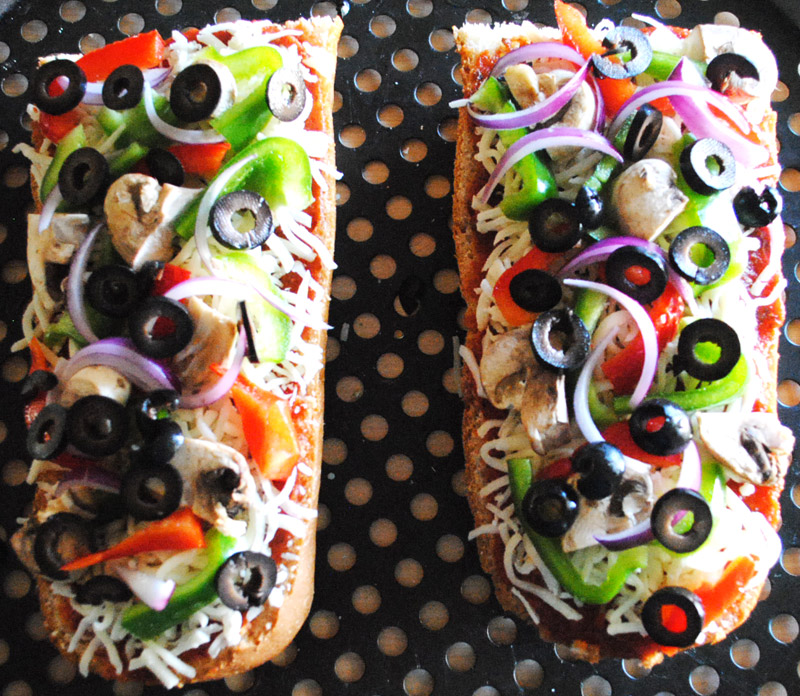 Veggie Lover's French Bread Pizza | Recipe Treasure | gator3130.temp.domains/~recipetr