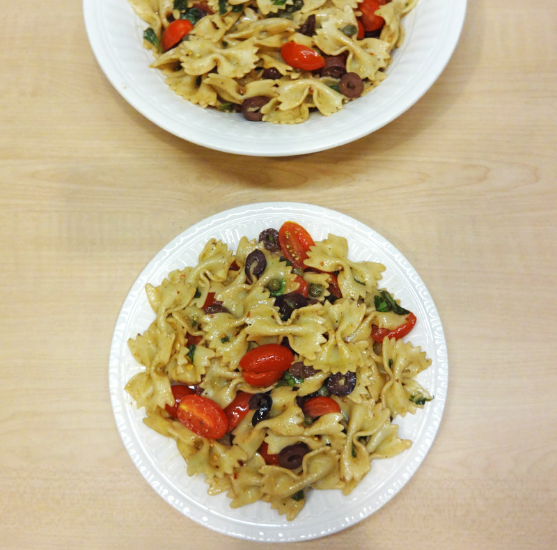 Bow-Tie Pasta with Tomatoes, Basil, and Olives | RecipeTreasure | Recipe Treasure | gator3130.temp.domains/~recipetr