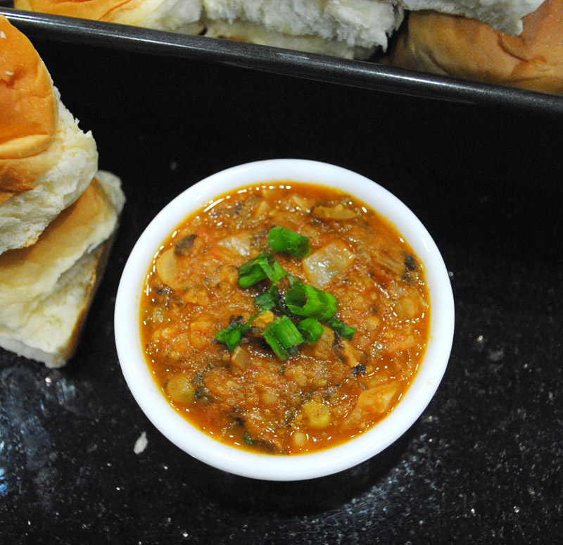 Pav Bhaji - Bun and Mashed Vegetable and Potato Curry - Recipe Treasure - recipetreasure.com